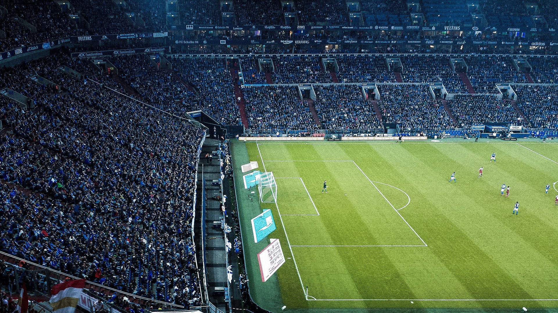 开云体育官网app-法甲积分争夺：巴黎冲击联赛冠军，竞争激烈，法甲巴黎首发名单